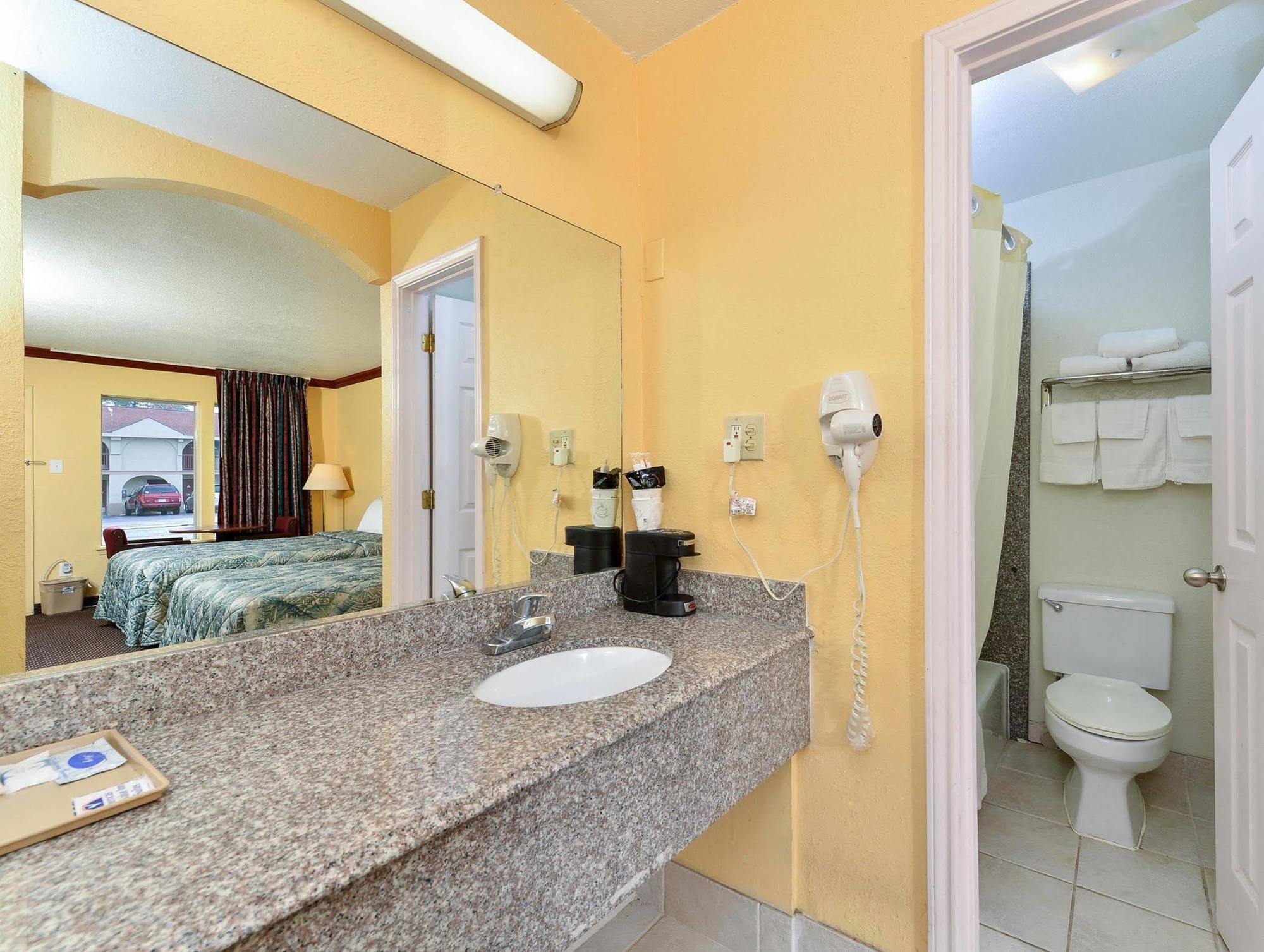 Americas Best Value Inn Conroe Esterno foto
